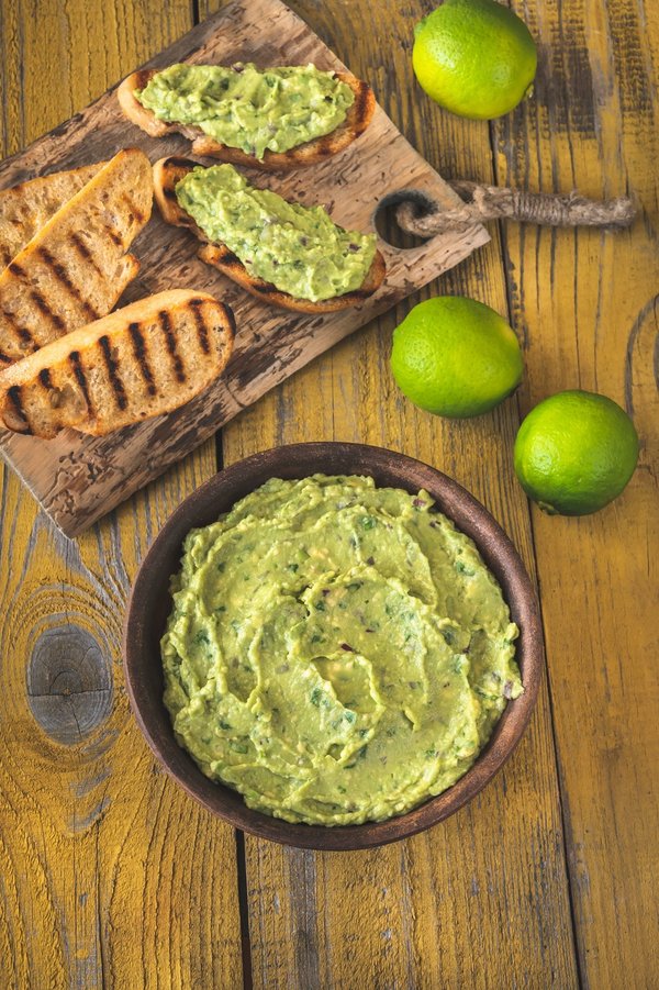 How to Prepare an Authentic Mexican Guacamole with a Molcajete?
